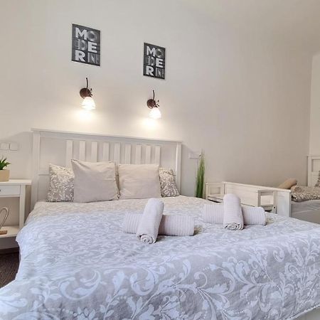 Finnem Rentals Zikova براغ المظهر الخارجي الصورة