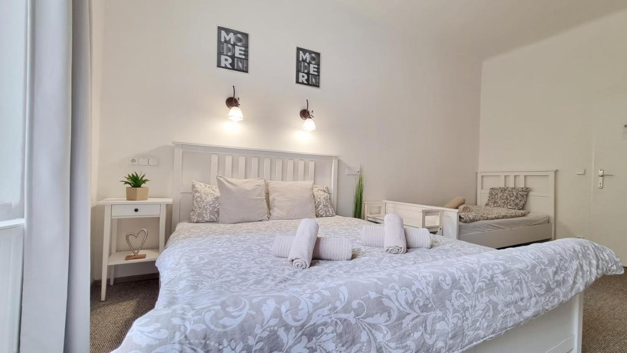 Finnem Rentals Zikova براغ المظهر الخارجي الصورة